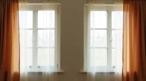 dwa okna obok siebie jakie firany